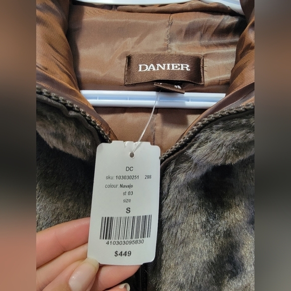 Danier faux fur hooded vest with toggles - Picture 2 of 5